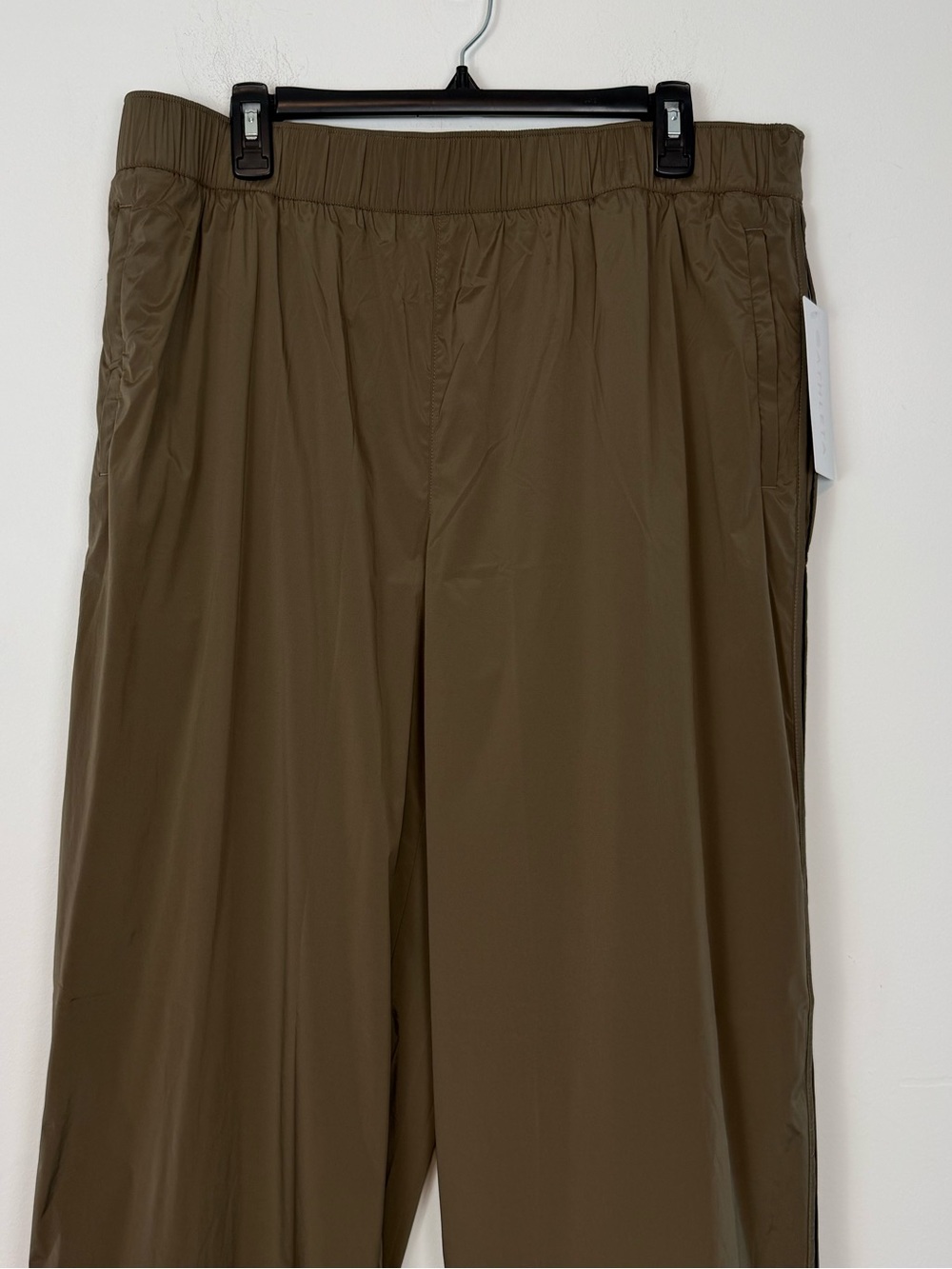 Athleta Rise Pant. Brown Nylon Track Travel Streetwear Pants. Size XL. NWT - Picture 2 of 14